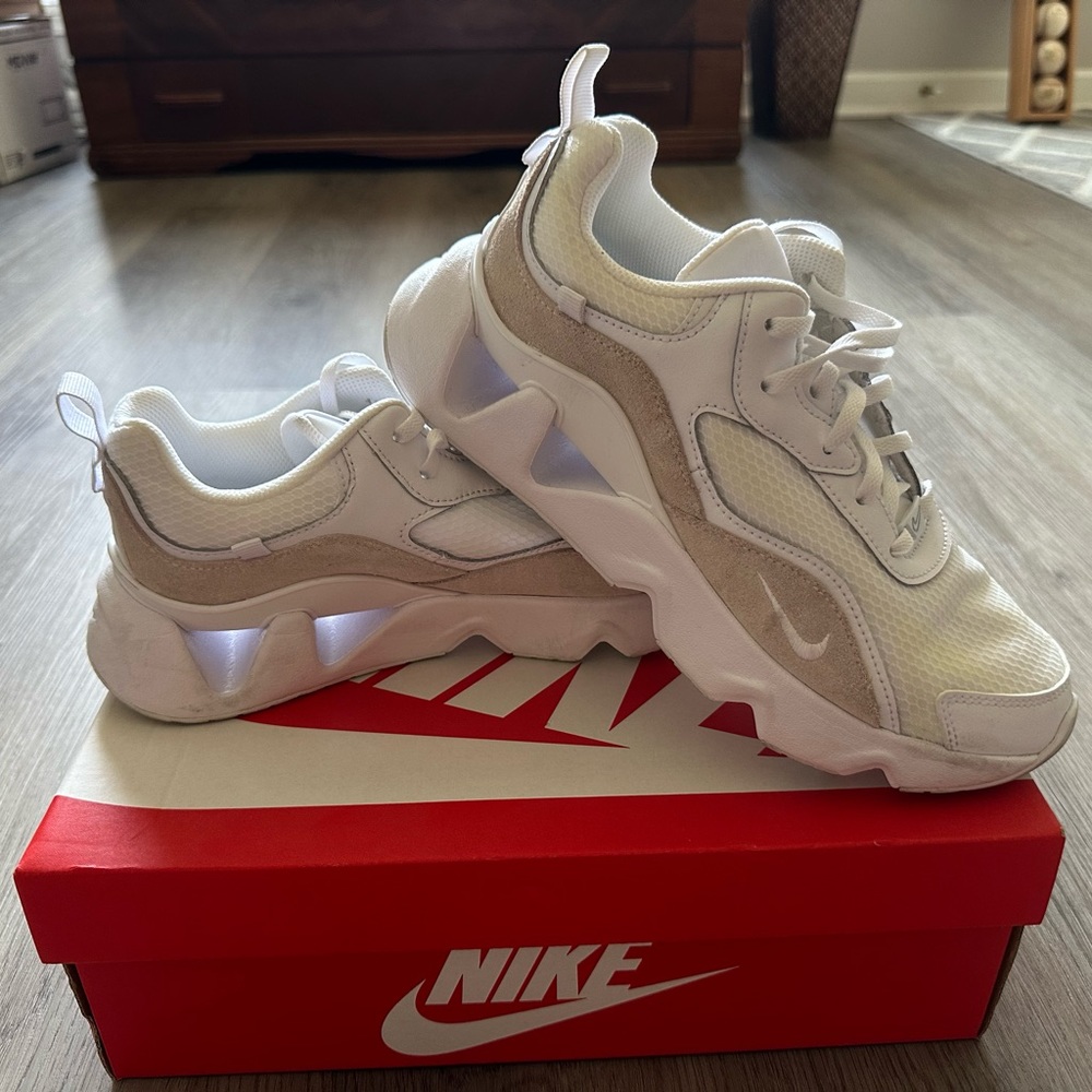 Nike Woman Size 9 RYZ 365